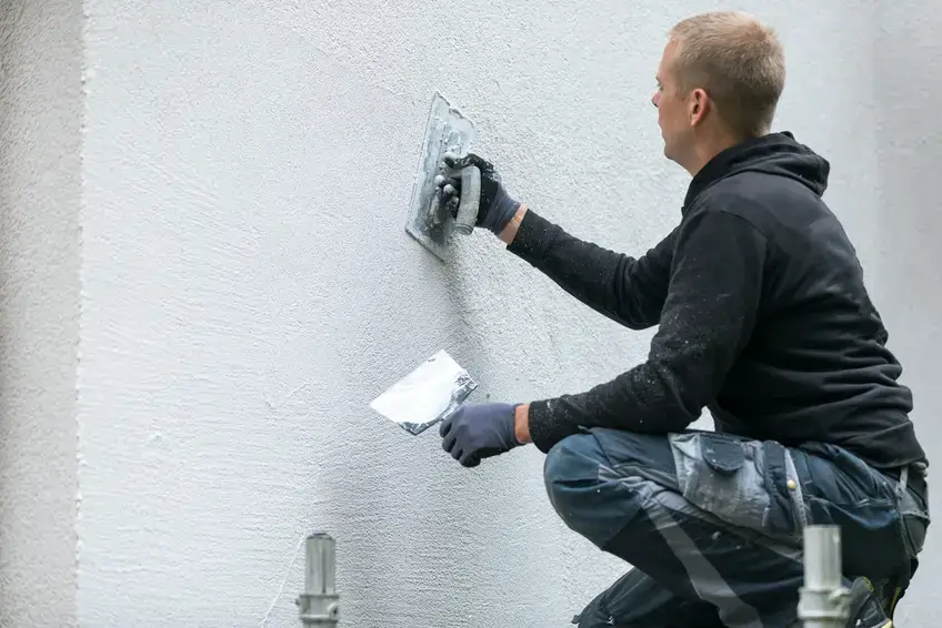 aussenwand_verputzen 856887892 istock_40 1